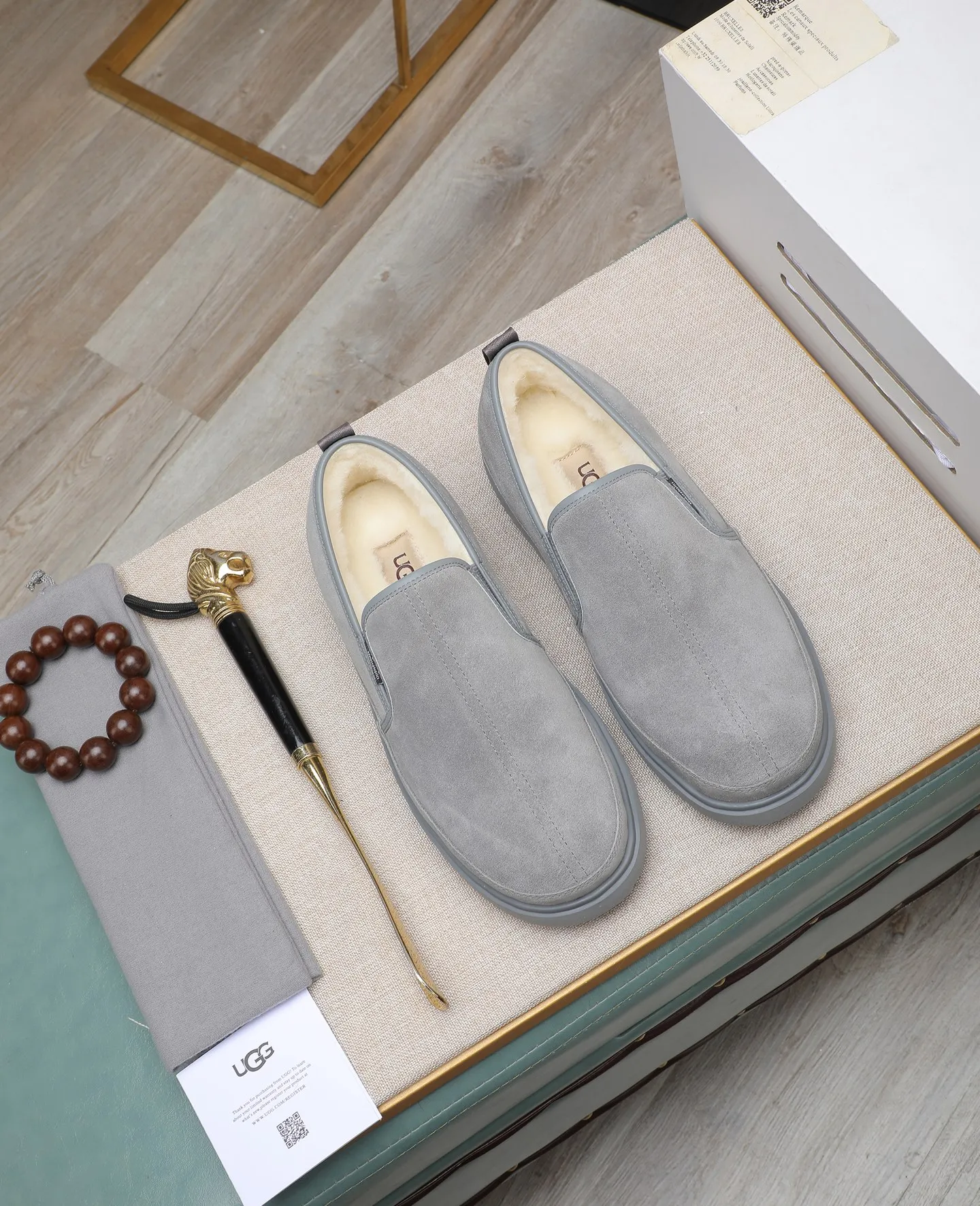 Men's men's shoes 💰560 (full genuine wool lining, 10% off for fake ones) Please note the quality of the original order and compare the thickness of the wool 🏮🏮 Popular UGG men's shoes from Australia's warm luxury brand, the official website is synchronized, Beckham men's style..., made of imported top-layer waxed cowhide, waxed toe box, Australian real wool velvet lining Carefully sewn...Imported rubber Martin boots outsole (comfortable, soft, wear-resistant) The quality is really great...Exquisite workmanship, you can't put it down at first sight, size 39-44 (38 45 custom-made)